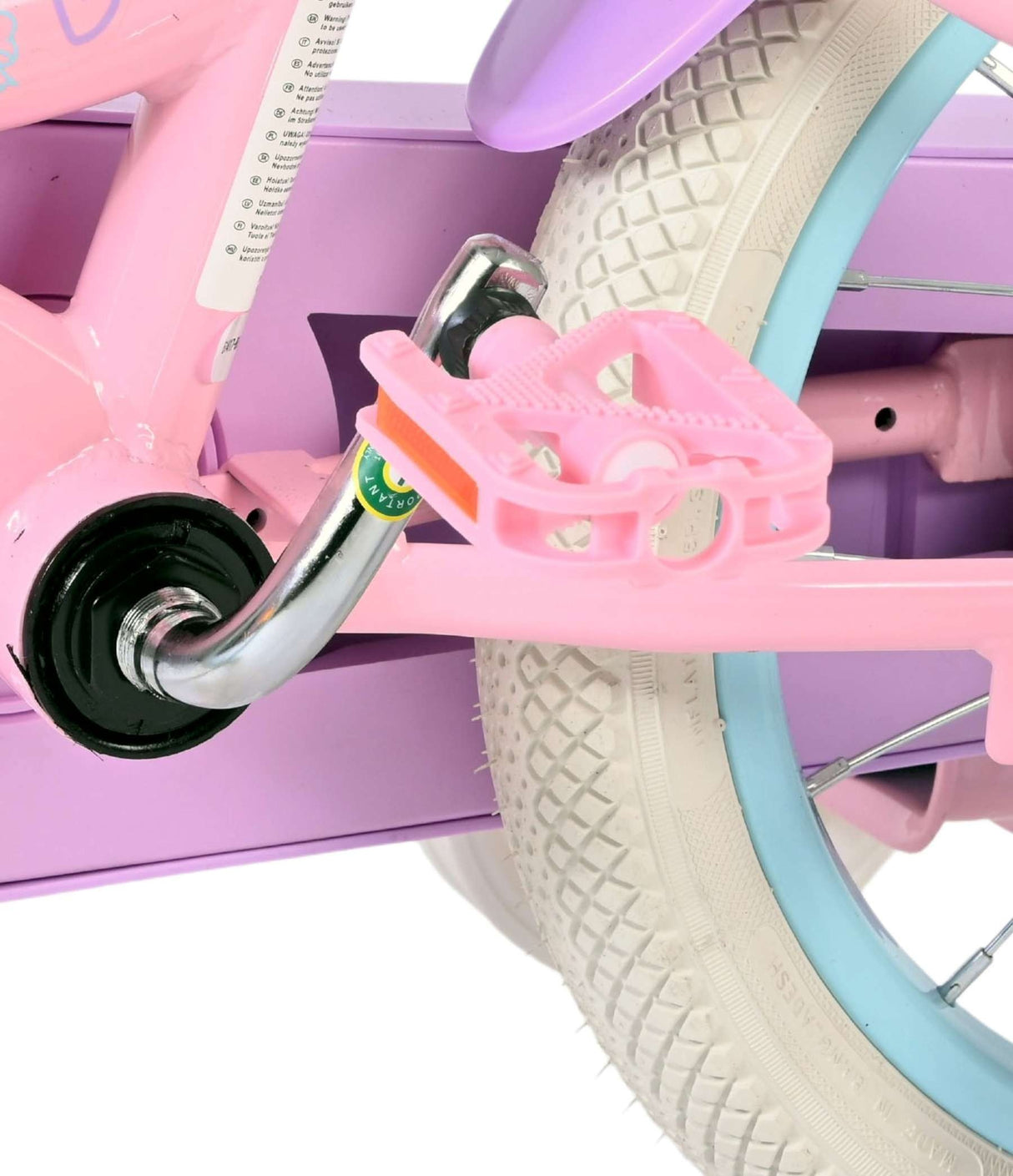 Rosa Fahrradpedal mit weißem Reifen und lila Rahmen
