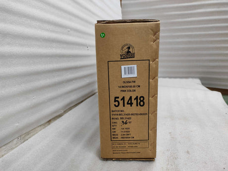 Braune Kartonverpackung mit Produktinformationen und pinker Farbbezeichnung