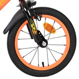 Vorderreifen eines Fahrrads mit orangefarbenem Felgenrand und Profilreifen