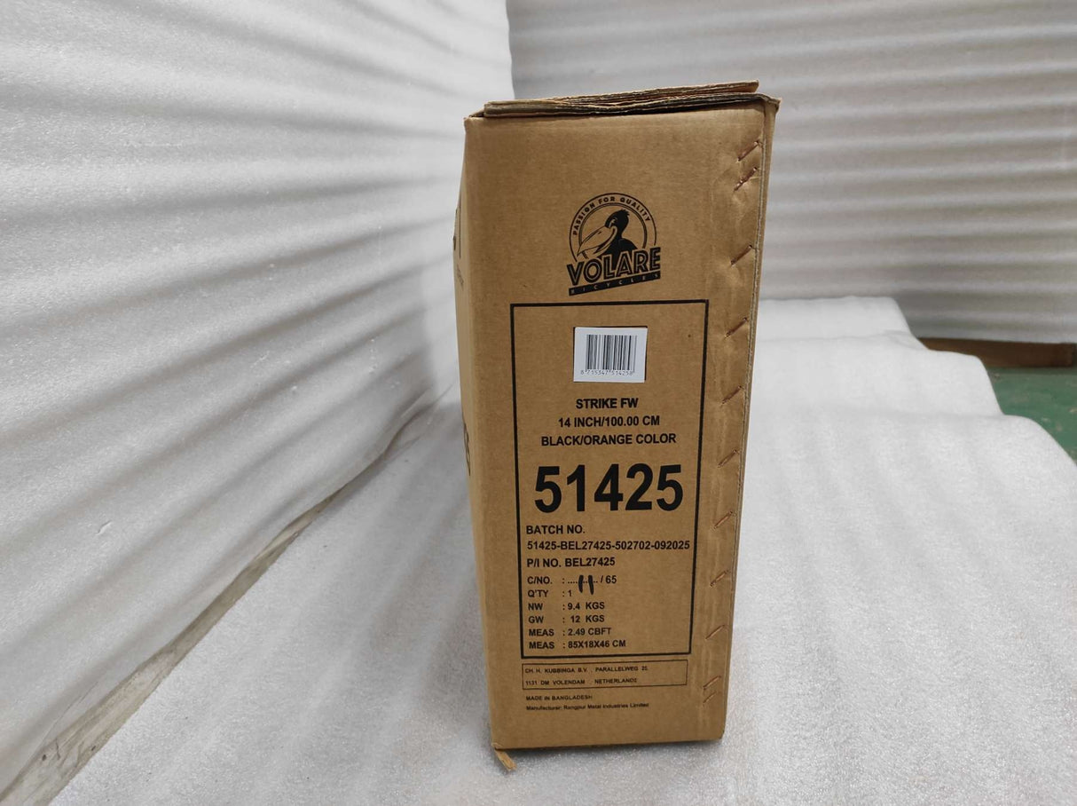 Braune Kartonverpackung mit schwarzer und orangefarbener Aufschrift