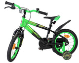 Schwarzes Kinderfahrrad mit grünen Akzenten und 16-Zoll-Rädern