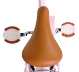 Rosa Kinderfahrrad mit braunem Sattel und weißen Griffen