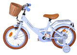 Kinderfahrrad in Hellblau mit Korb und braunen Reifen