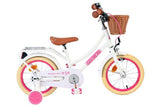 Weißes Kinderfahrrad mit pinken Akzenten und Korb vorne