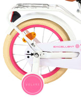 Fahrrad mit pinken Reifen und weißem Rahmen, seitliche Ansicht der Hinterradfelge