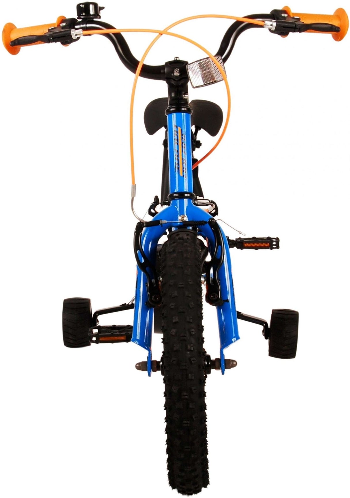 Blaues Kinderfahrrad mit orangefarbenen Griffen und Stützrädern