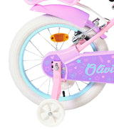 Rosa Kinderfahrrad mit weißen Reifen und Stützrädern, bunte Verzierungen