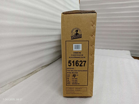 Braune Kartonverpackung mit Produktinformationen und schwarzer-orangefarbener Farbe