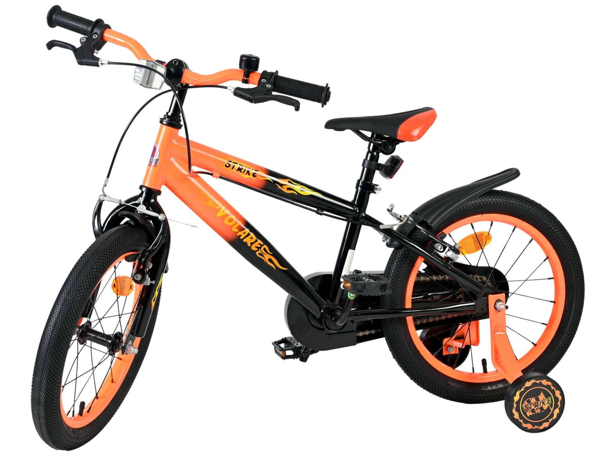 Schwarzes Kinderfahrrad mit orangefarbenen Akzenten und stabilen Reifen