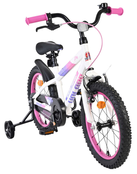 Weißes Kinderfahrrad mit pinken Griffen und Stützrädern
