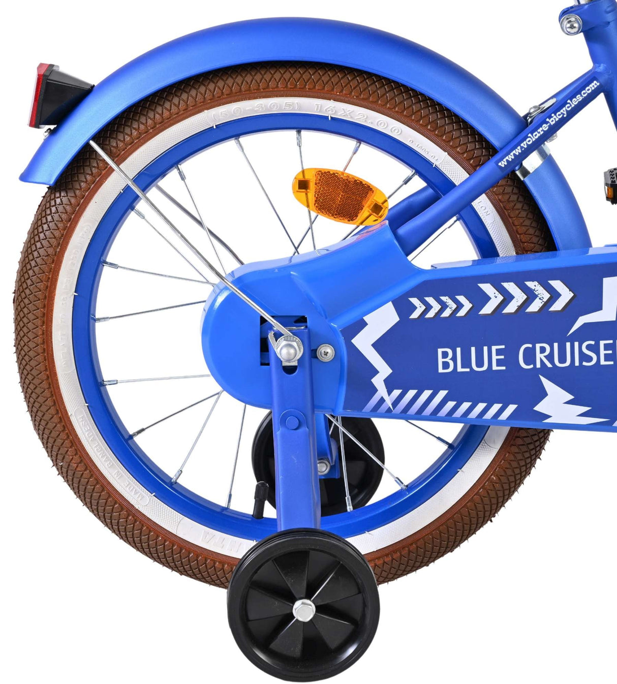 Blaues Kinderfahrrad mit braunen Reifen und reflektierendem Rücklicht