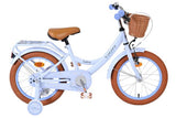 Kinderfahrrad in Weiß mit braunen Reifen und Korb vorne