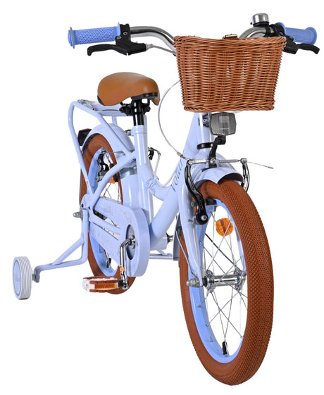Kinderfahrrad in Hellblau mit Korb und braunen Reifen