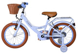 Kinderfahrrad in Hellblau mit Korb und braunen Reifen