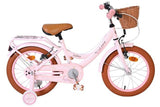 Rosa Kinderfahrrad mit Korb und braunen Reifen