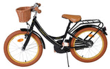 Schwarzes Kinderfahrrad mit Korb und braunen Reifen