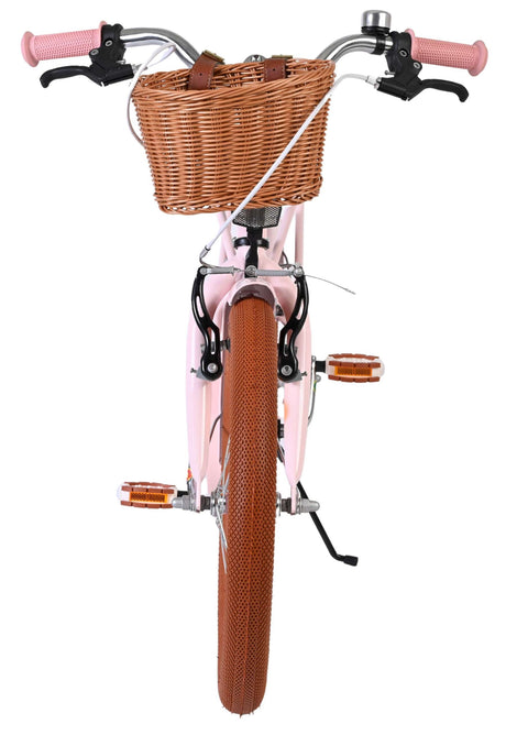 Rosa Fahrrad mit Korb, braunen Reifen und pinken Griffen