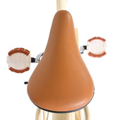 Braunes Fahrradsattel mit ergonomischem Design und weißen Griffen