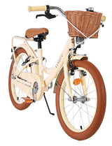 Beige Kinderfahrrad mit Korb und braunen Reifen