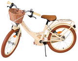 Beige Damenfahrrad mit Korb, braunen Reifen und bequemen Sattel