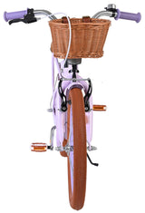 Lila Kinderfahrrad mit Korb und braunen Reifen vorneansicht