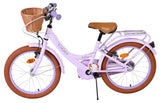 Lila Kinderfahrrad mit Korb, braunen Reifen und gepolstertem Sattel