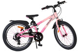 Rosa Kinderfahrrad mit 20-Zoll-Rädern und schwarzem Sattel