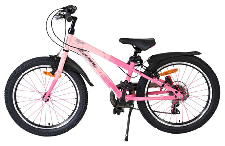 Rosa Kinderfahrrad mit stabilen Reifen und einfacher Gangschaltung