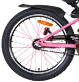 Pinkes Fahrrad mit grobem Reifen und reflektierendem Rücklicht