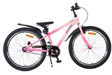 Rosa Mountainbike mit breiten Reifen und einfacher Gangschaltung