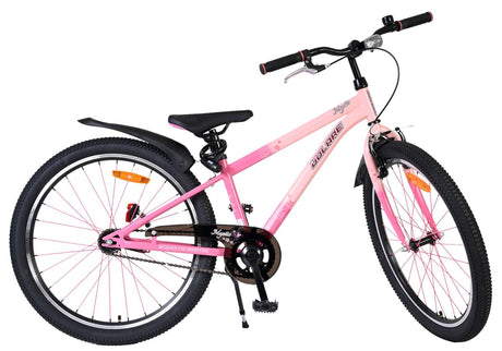 Rosa Mountainbike mit schwarzem Rahmen und breiten Reifen