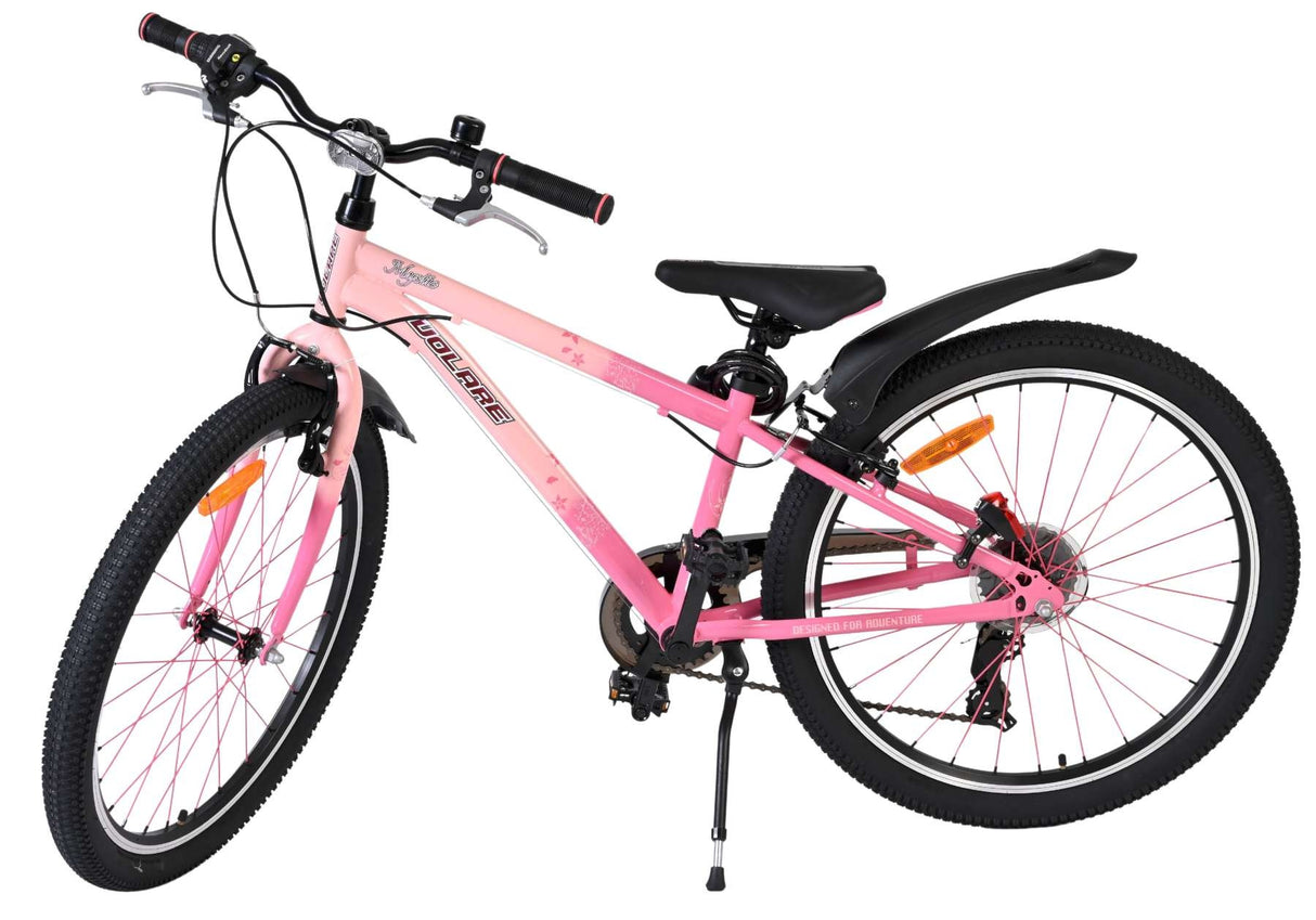 Rosa Mountainbike mit schwarzem Sattel und Reifen, sportliches Design