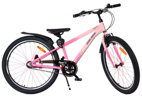 Rosa Mountainbike mit schwarzem Sattel und groben Reifen