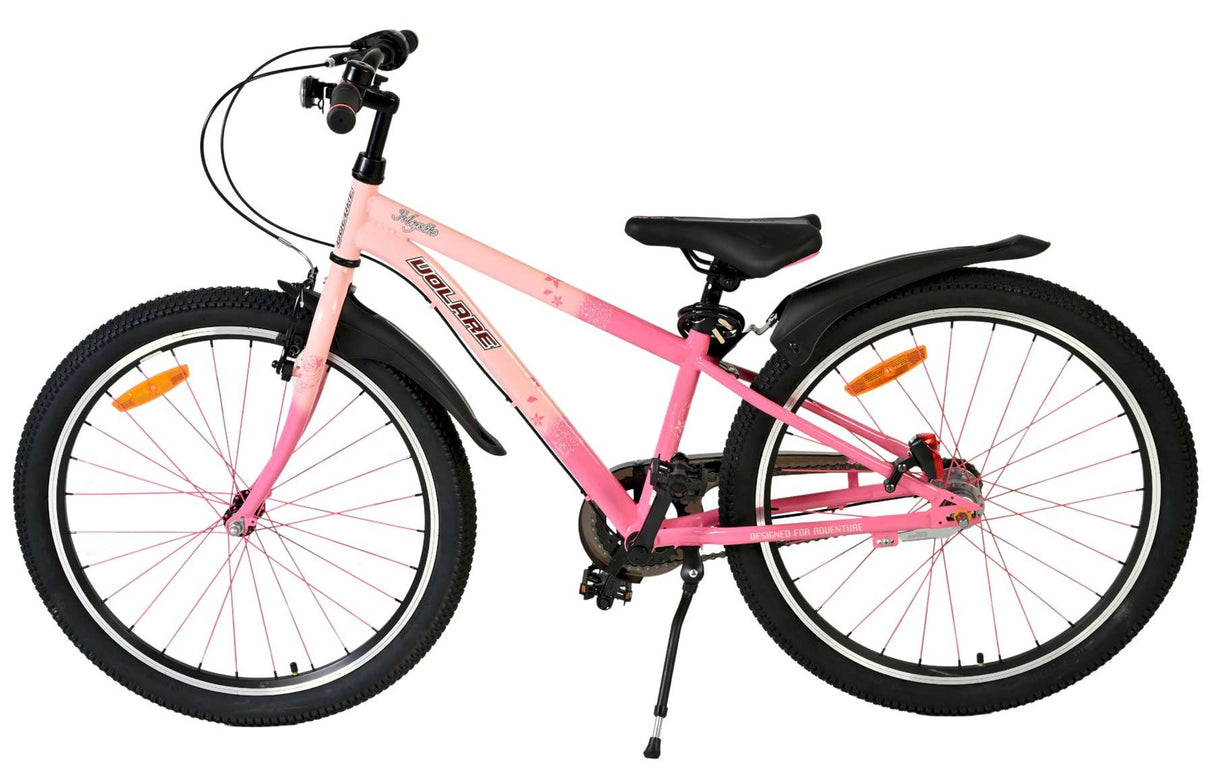 Rosa Damenfahrrad mit breiten Reifen und Schutzblechen