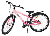 Rosa Mountainbike mit schwarzem Sattel und Reifen, sportliches Design