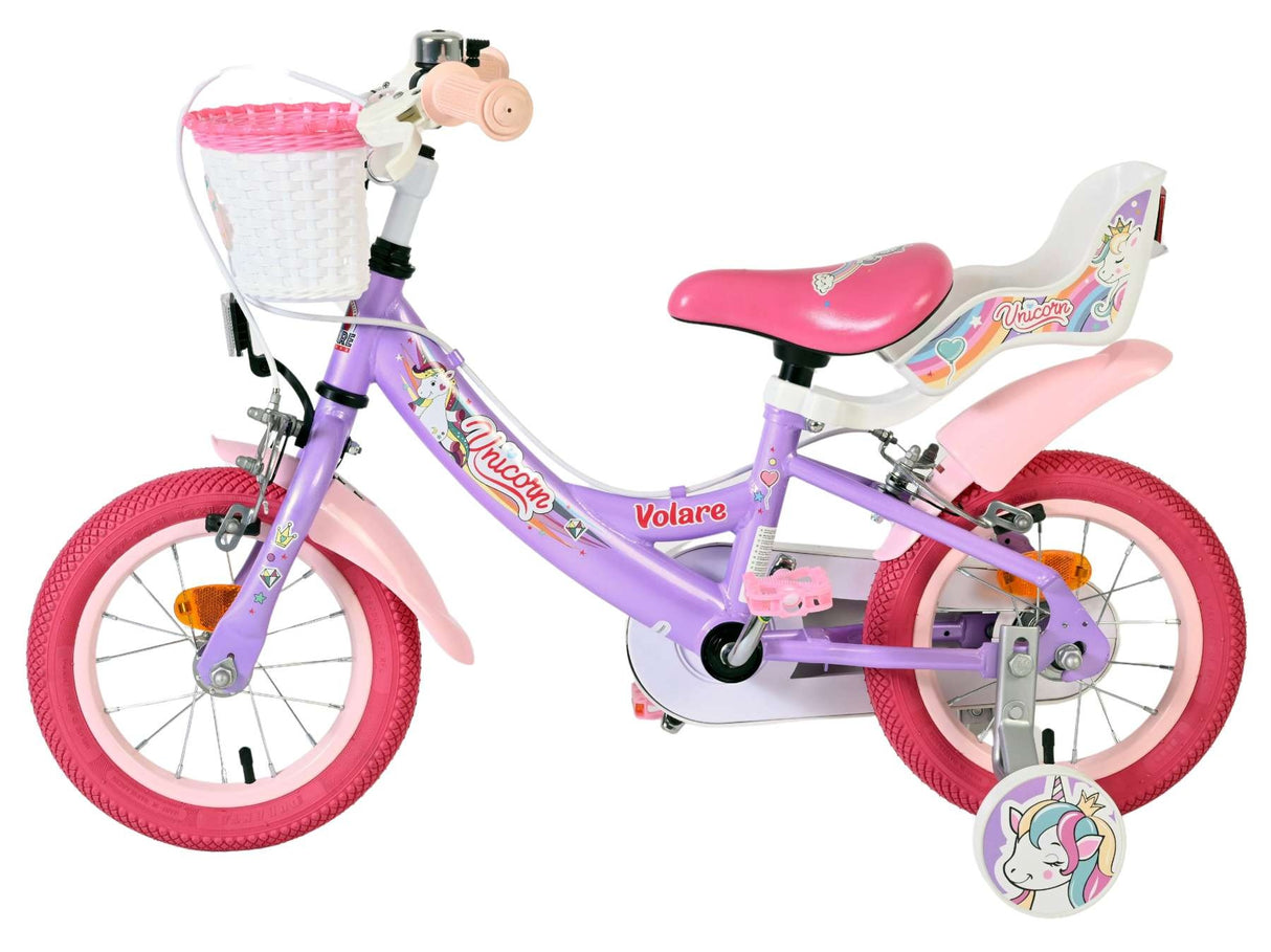 Lila Kinderfahrrad mit pinken Akzenten und Korb vorne
