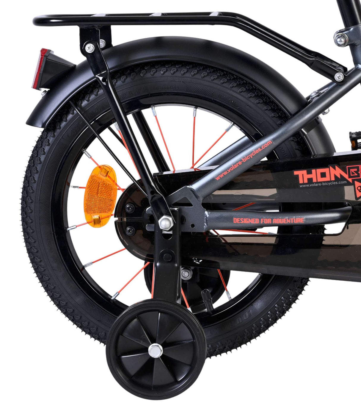 Schwarzes Fahrrad mit stabiler Hinterradaufhängung und Stützrad
