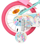Buntes Kinderfahrrad mit Einhorn-Motiv und pinken Reifen