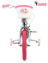 Kinderfahrrad mit pinkem Korb und Einhornmotiv, zwei Stützrädern