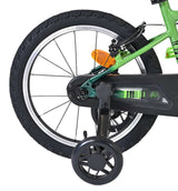 Grünes Kinderfahrrad mit stabilen Stützrädern und schwarzem Antriebssystem