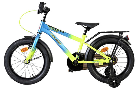 Kinderfahrrad in Blau und Gelb mit stabilen Reifen und Stützrädern