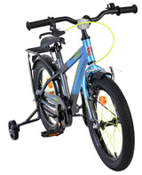 Kinderfahrrad mit blauem Rahmen, stabilen Reifen und Stützrädern