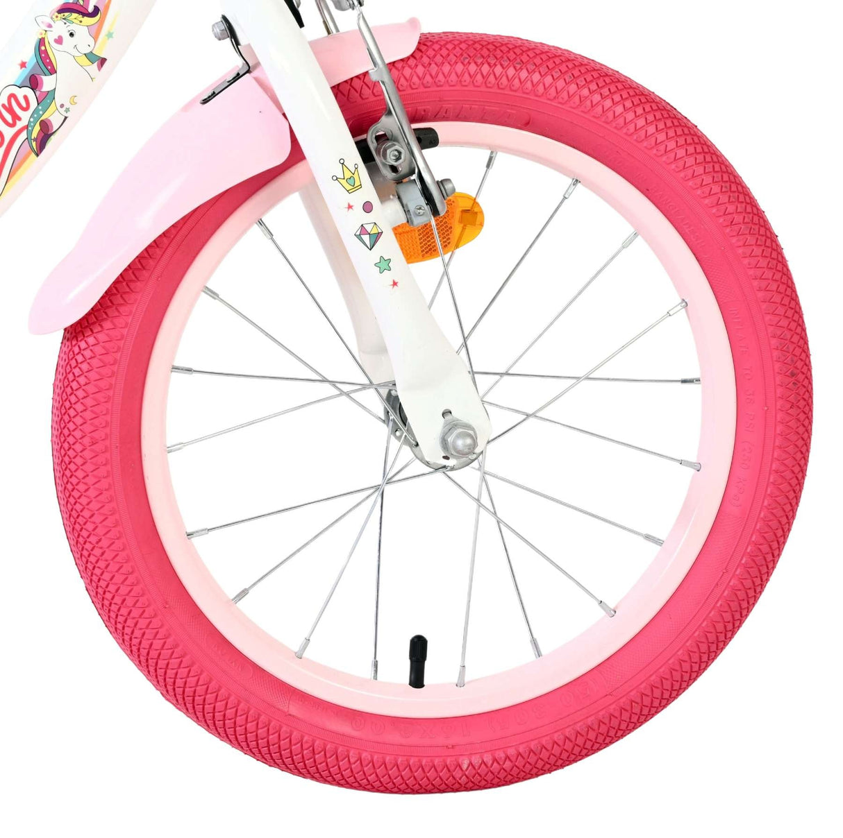 Pinkes Fahrradrad mit breitem Reifen und bunten Verzierungen
