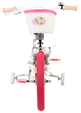 Kinderfahrrad mit pinken Reifen und Korb vorne, weiß und rosa gestaltet