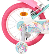 Buntes Kinderfahrrad mit Einhorn-Motiv und pinken Reifen