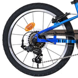Blaues Fahrrad mit Hinterrad, Kette und Shimano-Schaltung sichtbar