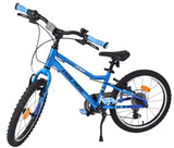 Blaues Kinderfahrrad mit 18 Zoll Reifen und schwarzen Gummireifen