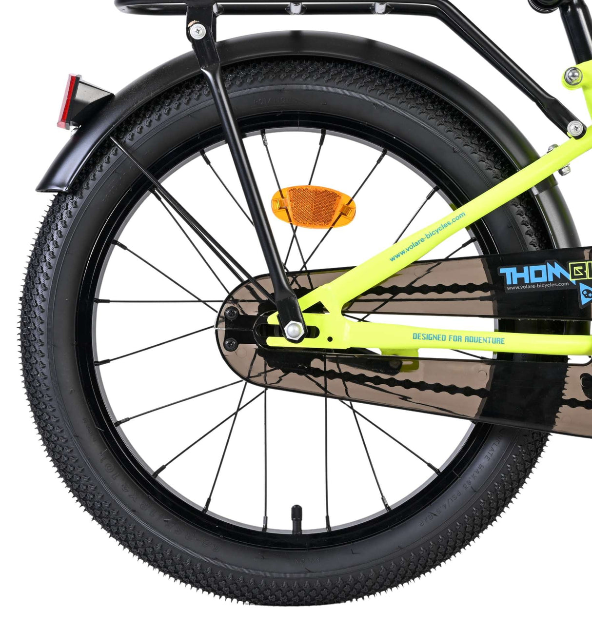 Hinterrad eines Fahrrads mit gelbem Rahmen und robustem Reifen