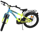 Kinderfahrrad in Blau und Gelb mit Gepäckträger und dicken Reifen