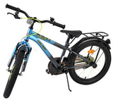 Jungenfahrrad in Blau mit grünen Akzenten und Gepäckträger
